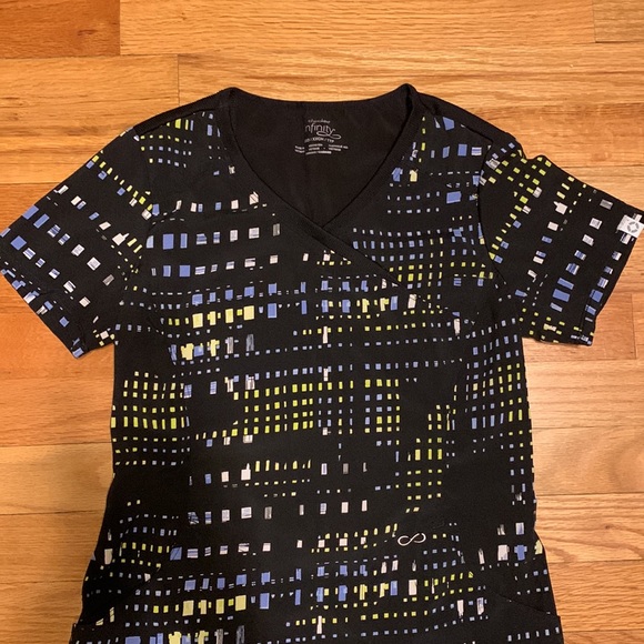 Cherokee infinity scrub top - Picture 2 of 4